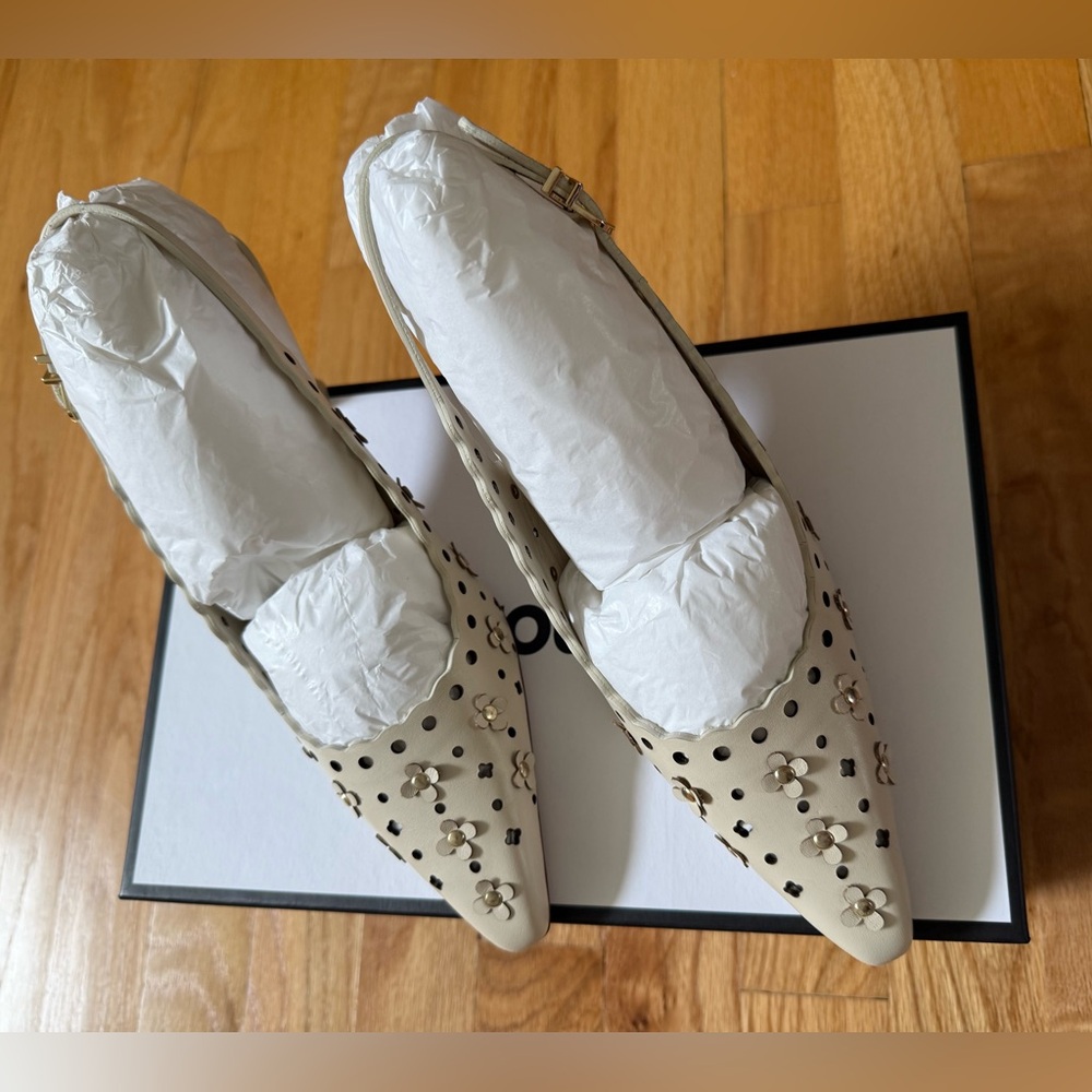 Larroude Cream Flower Detail Slingback Heels